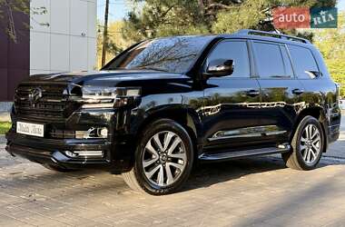 Внедорожник / Кроссовер Toyota Land Cruiser 2016 в 