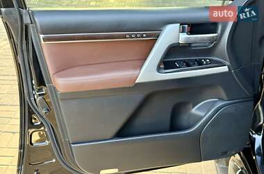 Внедорожник / Кроссовер Toyota Land Cruiser 2016 в 