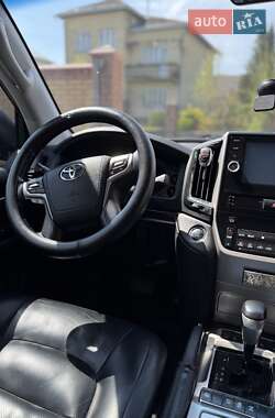 Внедорожник / Кроссовер Toyota Land Cruiser 2016 в 