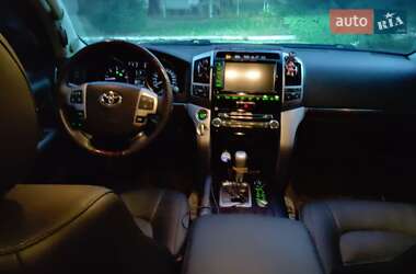 Внедорожник / Кроссовер Toyota Land Cruiser 2012 в 