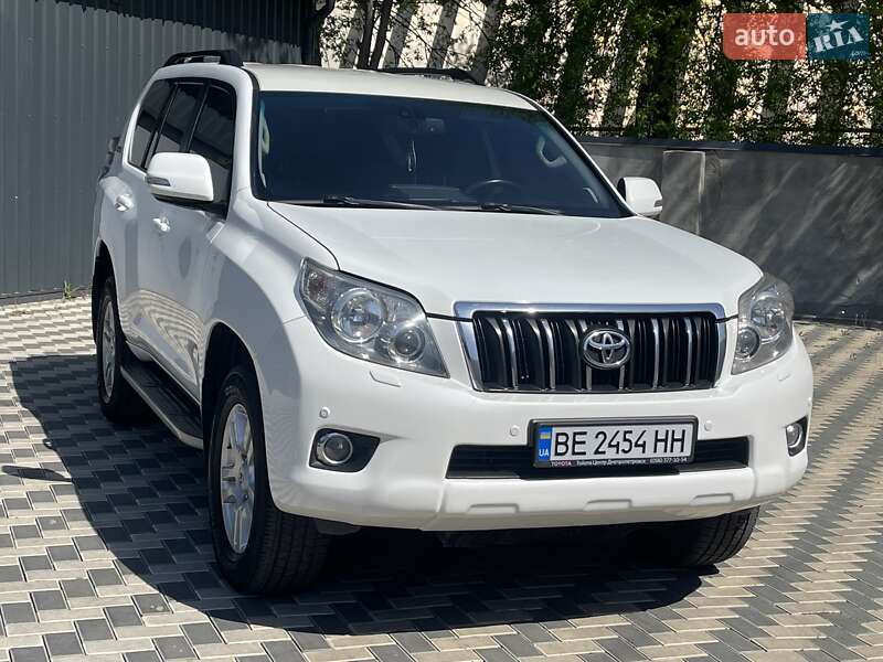 Внедорожник / Кроссовер Toyota Land Cruiser 2010 в 