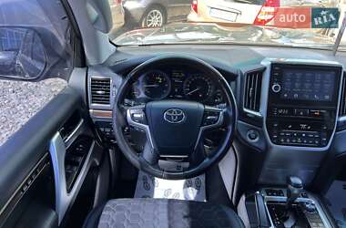 Внедорожник / Кроссовер Toyota Land Cruiser 2015 в 