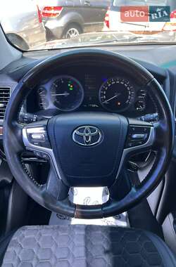 Внедорожник / Кроссовер Toyota Land Cruiser 2015 в 