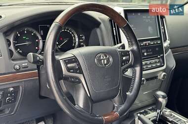 Внедорожник / Кроссовер Toyota Land Cruiser 2018 в 