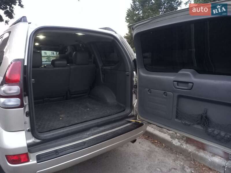 Внедорожник / Кроссовер Toyota Land Cruiser 2006 в Лозовой