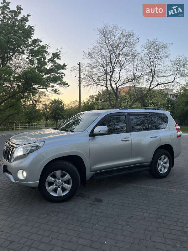 Позашляховик / Кросовер Toyota Land Cruiser 2013 в 
