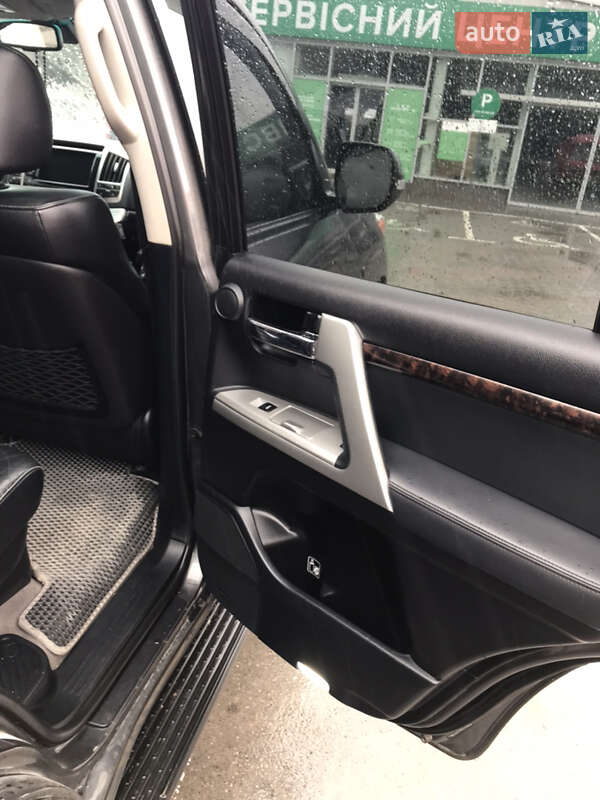 Внедорожник / Кроссовер Toyota Land Cruiser 2012 в Каменец-Подольском
