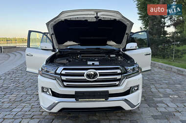 Внедорожник / Кроссовер Toyota Land Cruiser 2017 в 