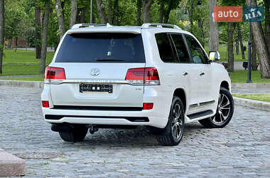 Внедорожник / Кроссовер Toyota Land Cruiser 2017 в 
