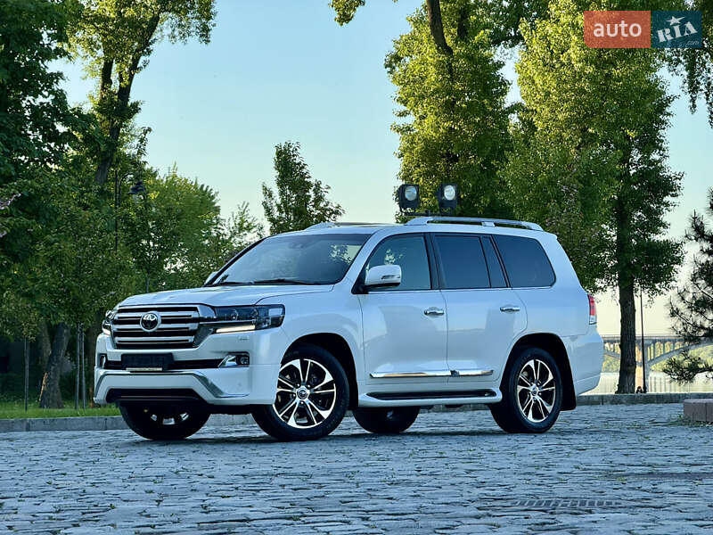 Внедорожник / Кроссовер Toyota Land Cruiser 2017 в 