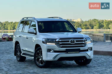 Внедорожник / Кроссовер Toyota Land Cruiser 2017 в 