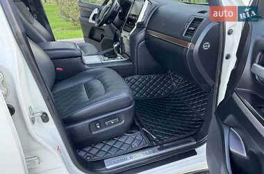 Внедорожник / Кроссовер Toyota Land Cruiser 2017 в 