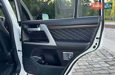 Внедорожник / Кроссовер Toyota Land Cruiser 2017 в 