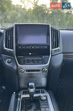 Внедорожник / Кроссовер Toyota Land Cruiser 2017 в 