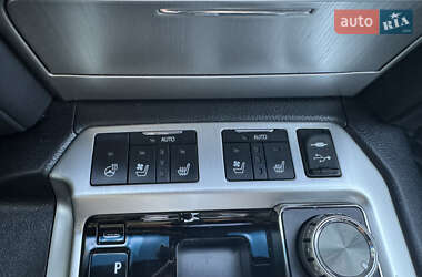 Внедорожник / Кроссовер Toyota Land Cruiser 2017 в 
