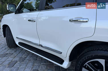 Внедорожник / Кроссовер Toyota Land Cruiser 2017 в 