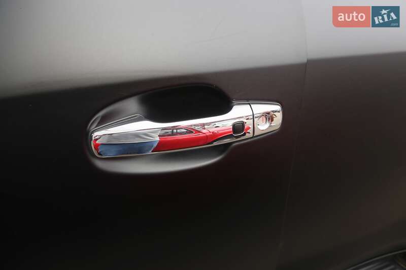 Внедорожник / Кроссовер Toyota Land Cruiser 2011 в Киеве