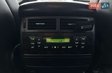 Позашляховик / Кросовер Toyota Land Cruiser 2012 в 