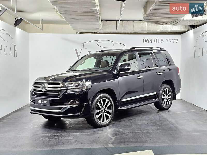 Внедорожник / Кроссовер Toyota Land Cruiser 2018 в 