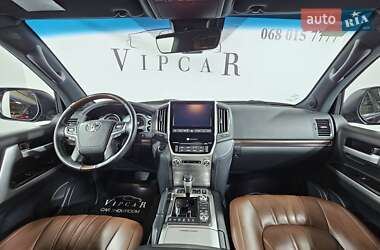 Внедорожник / Кроссовер Toyota Land Cruiser 2018 в 