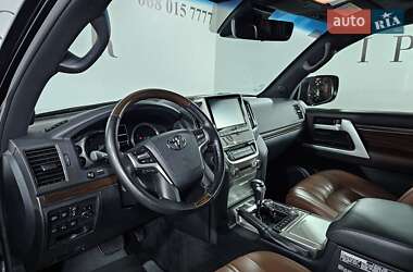 Внедорожник / Кроссовер Toyota Land Cruiser 2018 в 