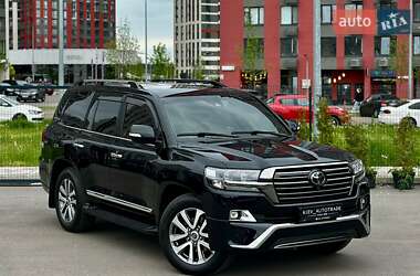 Внедорожник / Кроссовер Toyota Land Cruiser 2017 в 