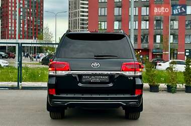 Внедорожник / Кроссовер Toyota Land Cruiser 2017 в 