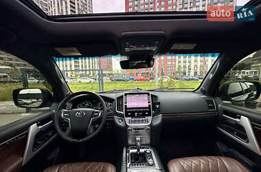 Внедорожник / Кроссовер Toyota Land Cruiser 2017 в 
