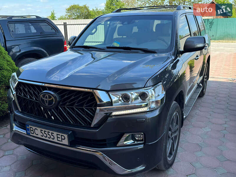 Позашляховик / Кросовер Toyota Land Cruiser 2018 в 