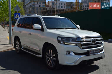 Внедорожник / Кроссовер Toyota Land Cruiser 2016 в 