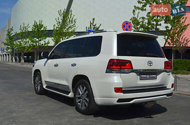 Внедорожник / Кроссовер Toyota Land Cruiser 2016 в 