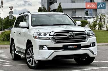 Позашляховик / Кросовер Toyota Land Cruiser 2017 в 