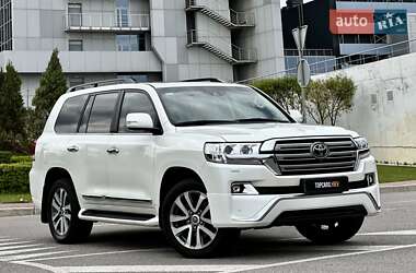 Позашляховик / Кросовер Toyota Land Cruiser 2017 в 