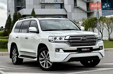 Позашляховик / Кросовер Toyota Land Cruiser 2017 в 