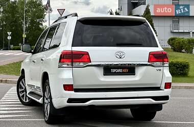 Позашляховик / Кросовер Toyota Land Cruiser 2017 в 