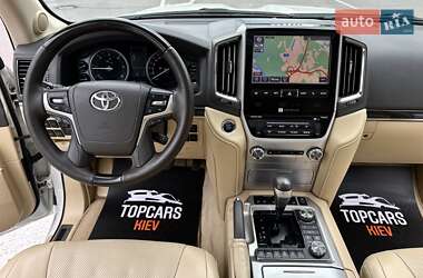 Позашляховик / Кросовер Toyota Land Cruiser 2017 в 