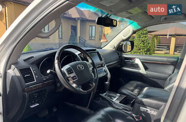 Внедорожник / Кроссовер Toyota Land Cruiser 2012 в 