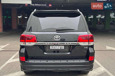 Внедорожник / Кроссовер Toyota Land Cruiser 2017 в 