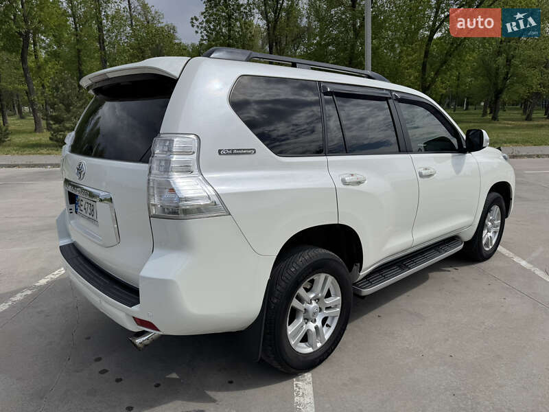Внедорожник / Кроссовер Toyota Land Cruiser 2012 в Синельниково
