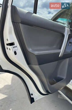 Внедорожник / Кроссовер Toyota Land Cruiser 2012 в 