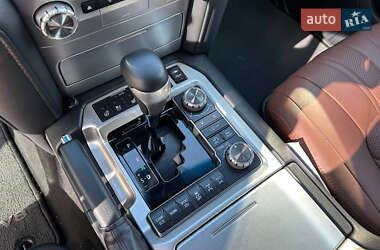 Позашляховик / Кросовер Toyota Land Cruiser 2020 в 