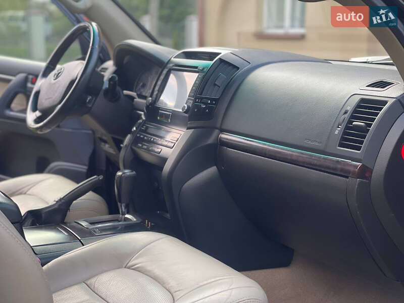 Внедорожник / Кроссовер Toyota Land Cruiser 2010 в Львове