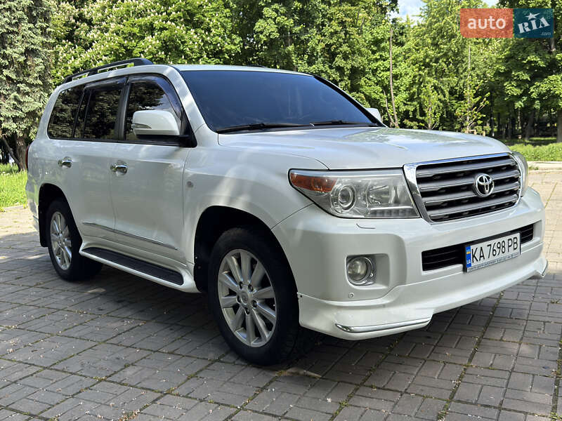Toyota Land Cruiser 2011
