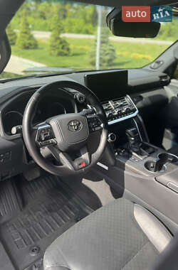 Внедорожник / Кроссовер Toyota Land Cruiser 2022 в 