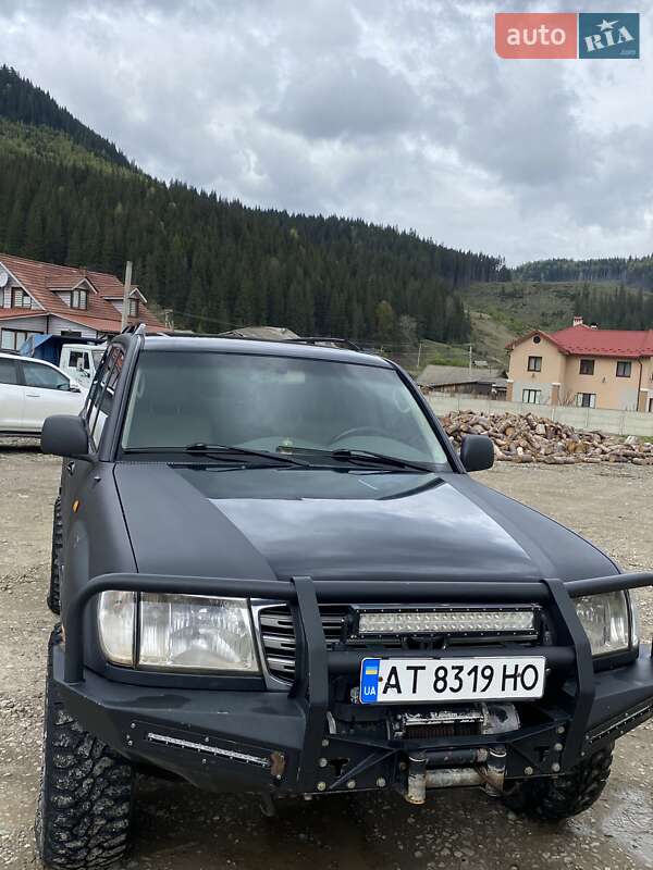 Внедорожник / Кроссовер Toyota Land Cruiser 2003 в Черновцах