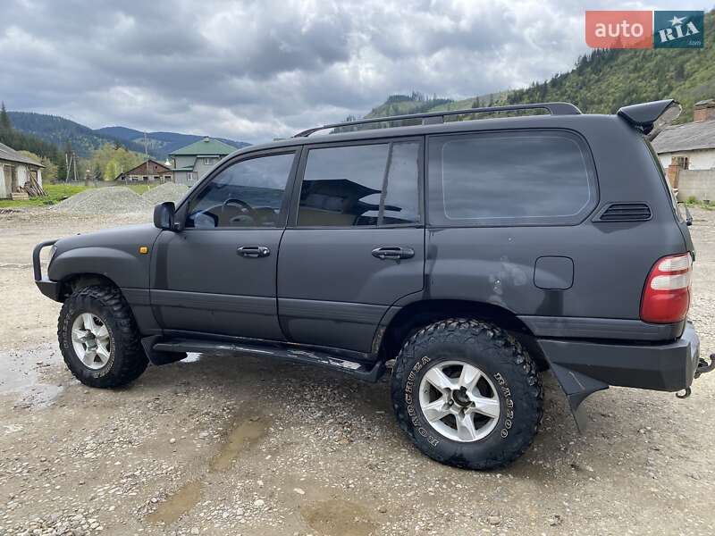 Внедорожник / Кроссовер Toyota Land Cruiser 2003 в Черновцах