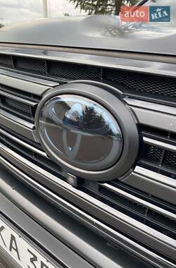 Внедорожник / Кроссовер Toyota Land Cruiser 2020 в 