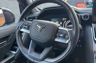Внедорожник / Кроссовер Toyota Land Cruiser 2022 в 