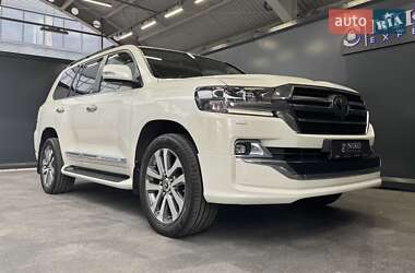 Внедорожник / Кроссовер Toyota Land Cruiser 2019 в 