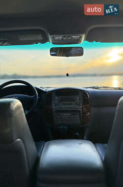 Внедорожник / Кроссовер Toyota Land Cruiser 2005 в 